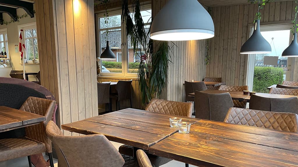 Spændende café lige ud til Hærvejen og Jels Søbad